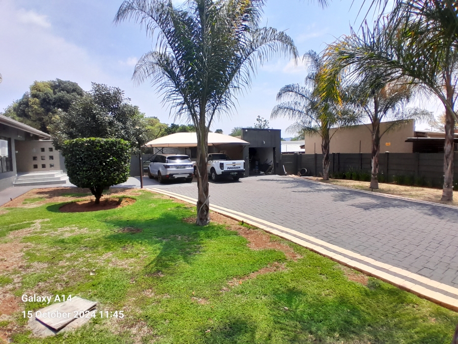 6 Bedroom Property for Sale in Protea Park North West